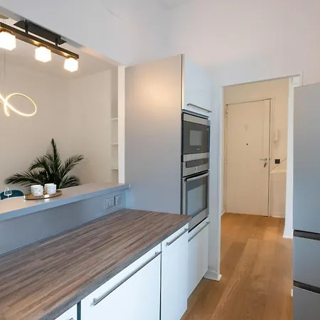 Modern 2-br In The Heart Of Cannes