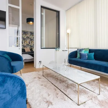 Apartment Modern 2-br In The Heart Of *