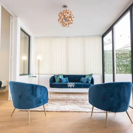 아파트 Modern 2-br In The Heart Of